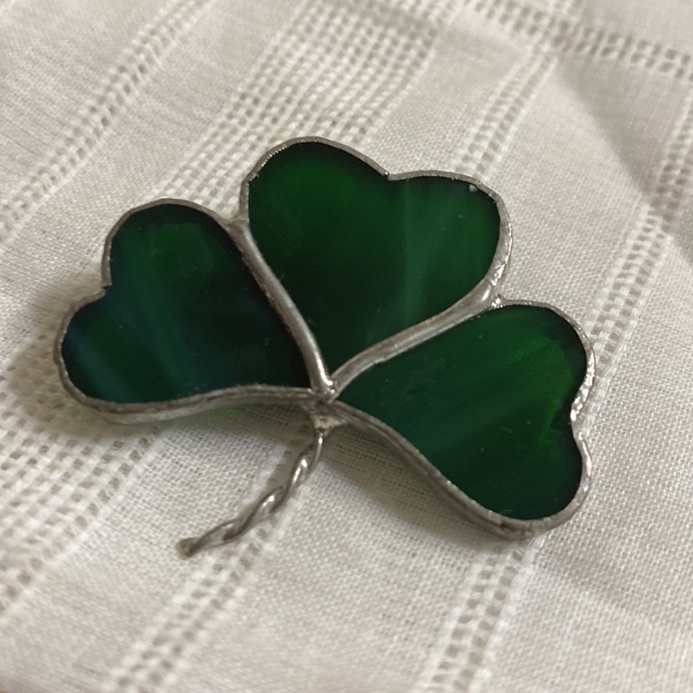 Green Glass Stain Glass Clover Brooch Pendant Necklace - Picture 3 of 3